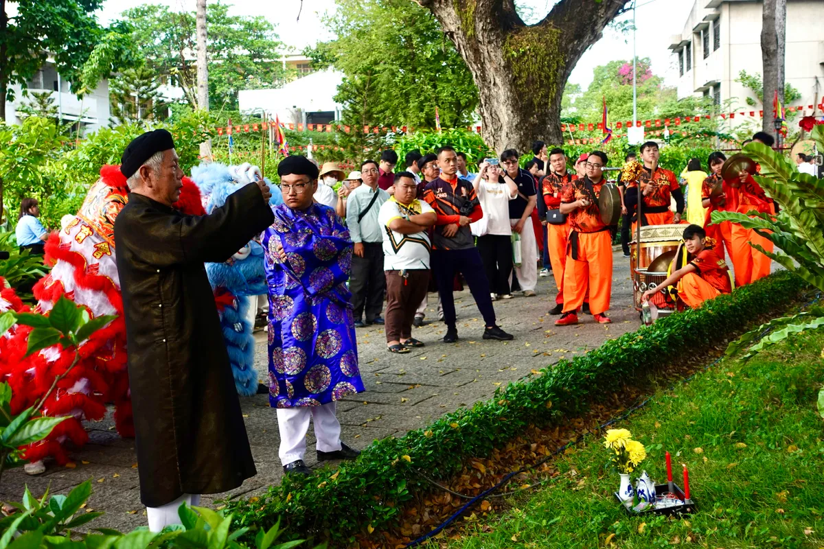 Người d&acirc;n TP Hồ Ch&iacute; Minh  n&ocirc; nức tham dự lễ Khai hạ - Cầu an  - Ảnh 18.