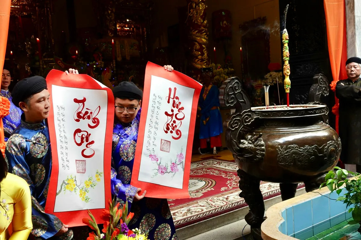 Người d&acirc;n TP Hồ Ch&iacute; Minh  n&ocirc; nức tham dự lễ Khai hạ - Cầu an  - Ảnh 12.