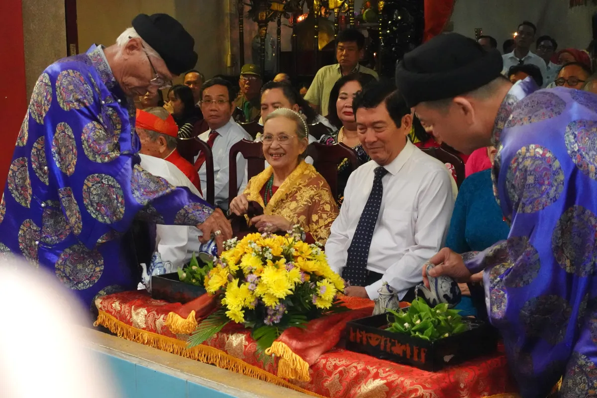 Người d&acirc;n TP Hồ Ch&iacute; Minh  n&ocirc; nức tham dự lễ Khai hạ - Cầu an  - Ảnh 9.