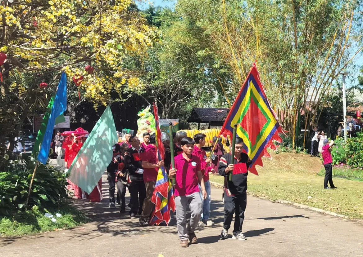 Trang trọng Lễ rước Quốc Mẫu &Acirc;u Cơ tại Khu du lịch sinh th&aacute;i cộng đồng Ko Tam- Ảnh 2.