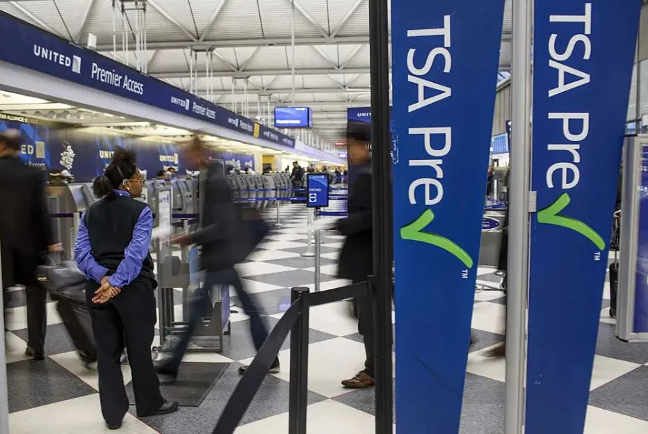 Mỹ tạm dừng chương tr&igrave;nh ưu ti&ecirc;n an ninh s&acirc;n bay - Ảnh 1.