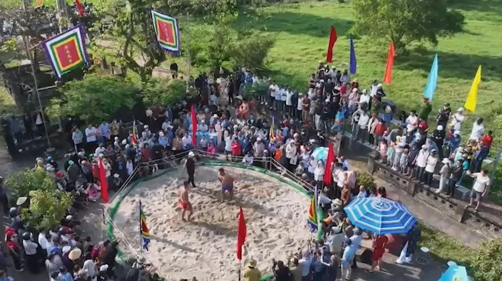 S&ocirc;i động sới vật l&agrave;ng Thủ Lễ- Ảnh 1.