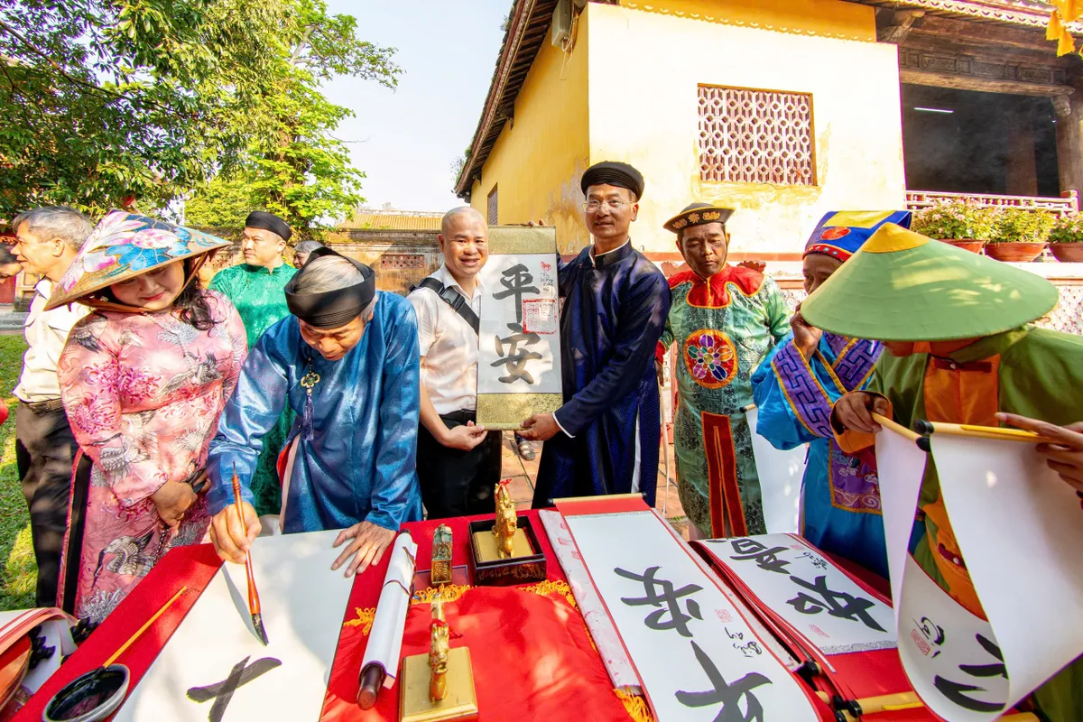 Lễ Hạ Ti&ecirc;u kh&eacute;p lại kh&ocirc;ng kh&iacute; Tết trong Ho&agrave;ng cung Huế- Ảnh 7.