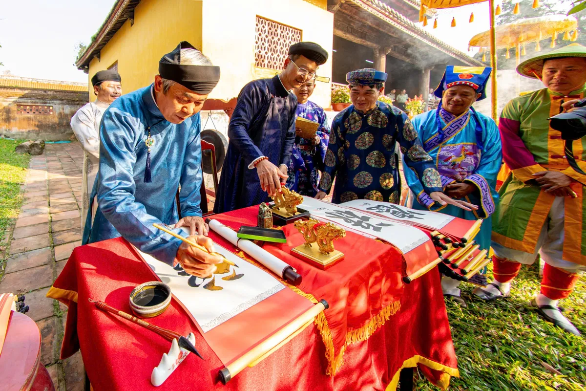 Lễ Hạ Ti&ecirc;u kh&eacute;p lại kh&ocirc;ng kh&iacute; Tết trong Ho&agrave;ng cung Huế- Ảnh 5.