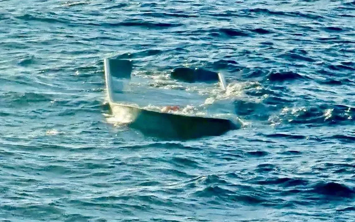 Một chiếc thuyền chở người di cư bị lật úp ngoài khơi đảo Gavdos, Hy Lạp, ngày 14/12/2024 (Ảnh minh họa: Reuters)