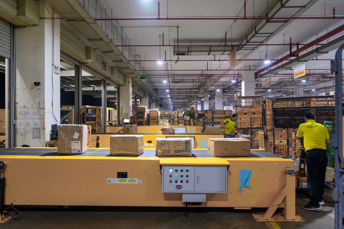 Hơn 7.600 tỷ đồng tiền chi trả an sinh xã hội qua mạng lưới bưu điện trong dịp Tết Bính Ngọ- Ảnh 1. Hơn 7.600 tỷ đồng tiền chi trả an sinh xã hội qua mạng lưới bưu điện trong dịp Tết Bính Ngọ- Ảnh 1.