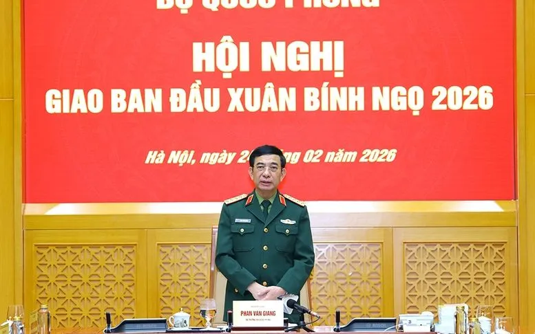 Đại tướng Phan Văn Giang phát biểu tại hội nghị giao ban đầu Xuân Bính Ngọ 2026 của Bộ Quốc phòng. Ảnh: BQP