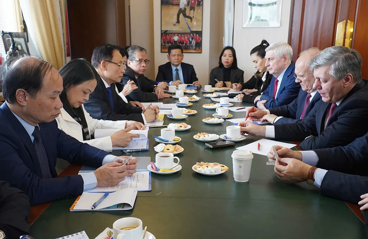 Đặc ph&aacute;i vi&ecirc;n của Tổng B&iacute; thư T&ocirc; L&acirc;m hội kiến Chủ tịch Đảng Nước Nga Thống nhất v&agrave; Chủ tịch Đảng Cộng sản Li&ecirc;n bang Nga- Ảnh 3.