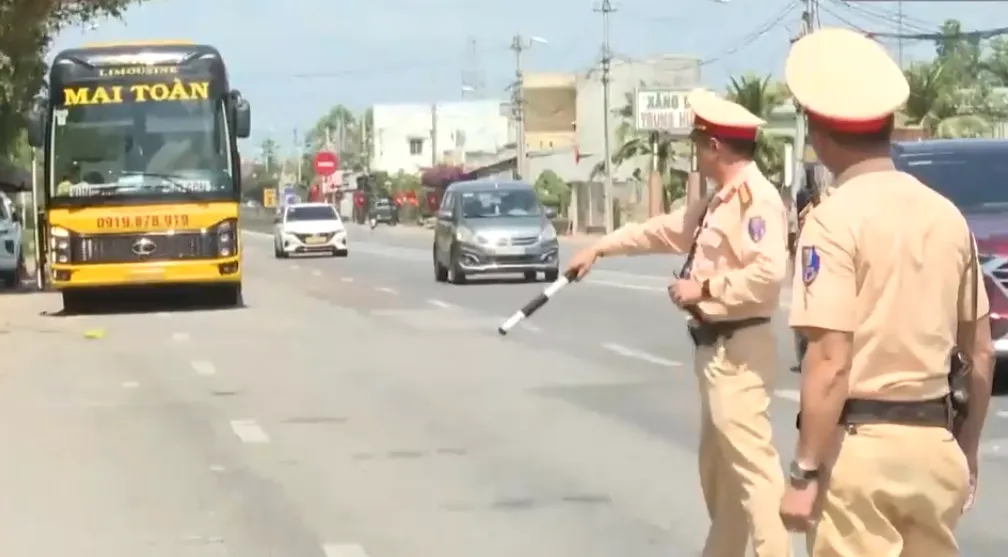 Kiểm soát chặt xe khách Bắc – Nam sau Tết- Ảnh 1. Kiểm soát chặt xe khách Bắc – Nam sau Tết- Ảnh 1.