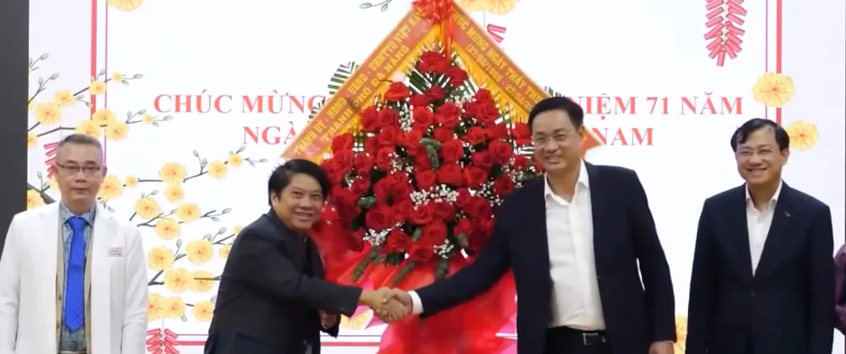 Lãnh đạo Đà Nẵng thăm, chúc mừng các cơ sở y tế nhân Ngày Thầy thuốc Việt Nam- Ảnh 1. Lãnh đạo Đà Nẵng thăm, chúc mừng các cơ sở y tế nhân Ngày Thầy thuốc Việt Nam- Ảnh 1.