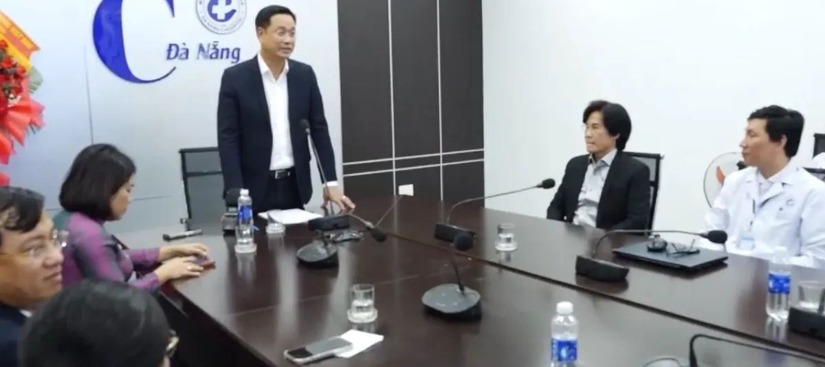 Lãnh đạo Đà Nẵng thăm, chúc mừng các cơ sở y tế nhân Ngày Thầy thuốc Việt Nam- Ảnh 3. Lãnh đạo Đà Nẵng thăm, chúc mừng các cơ sở y tế nhân Ngày Thầy thuốc Việt Nam- Ảnh 3.