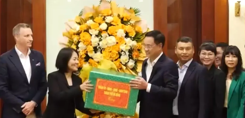 Lãnh đạo Đà Nẵng thăm, chúc mừng các cơ sở y tế nhân Ngày Thầy thuốc Việt Nam- Ảnh 4. Lãnh đạo Đà Nẵng thăm, chúc mừng các cơ sở y tế nhân Ngày Thầy thuốc Việt Nam- Ảnh 4.