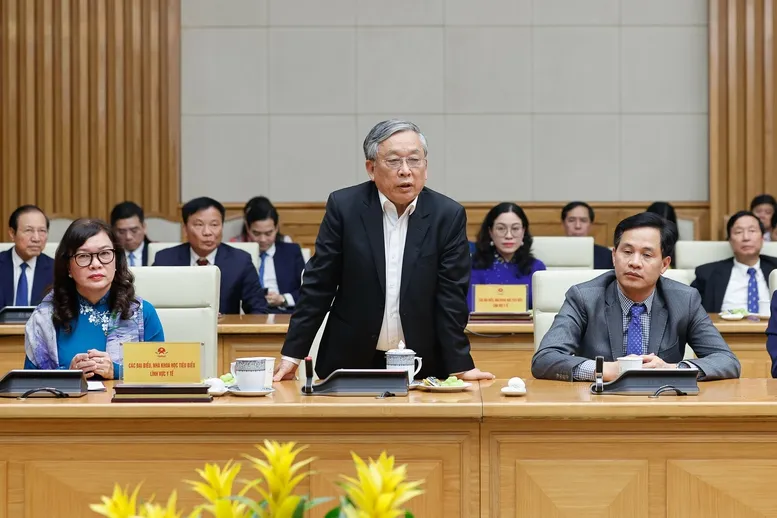 Thủ tướng: &ldquo;Giữ trọn y đức - Vững v&agrave;ng y thuật - N&acirc;ng tầm y l&yacute; - Vượt qua nghịch cảnh - Tất cả v&igrave; d&acirc;n&rdquo; - Ảnh 7.