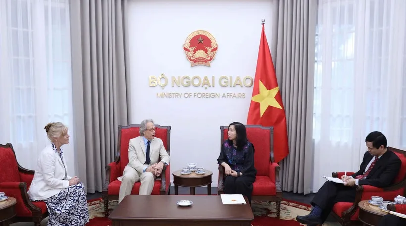 Thứ trưởng Bộ Ngoại giao L&ecirc; Thị Thu Hằng tiếp C&ocirc;ng tước xứ Richmond v&agrave; Phu nh&acirc;n - Ảnh 1.