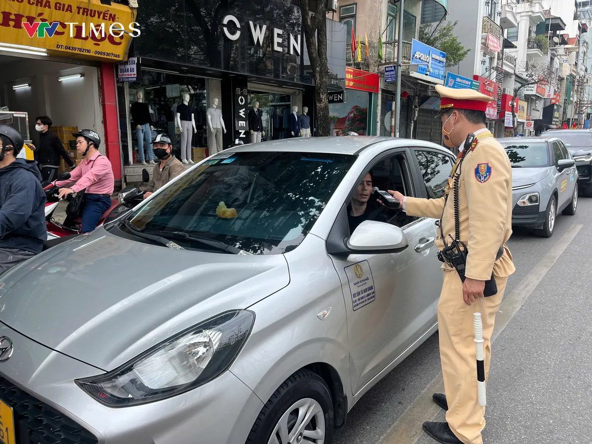 H&agrave; Nội: Kh&ocirc;ng lơi lỏng trong kiểm so&aacute;t nồng độ cồn sau Tết - Ảnh 3.