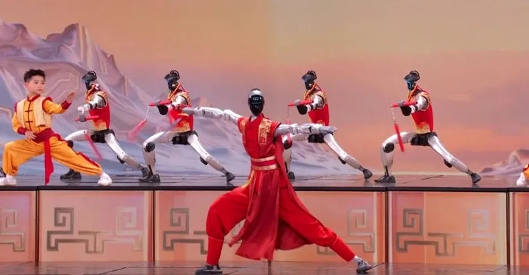 Từ vấp ng&atilde; đến chiếm s&oacute;ng Gala Xu&acirc;n, robot h&igrave;nh người Trung Quốc tiếp tục h&acirc;m n&oacute;ng cuộc chiến ngh&igrave;n tỷ USD - Ảnh 1.