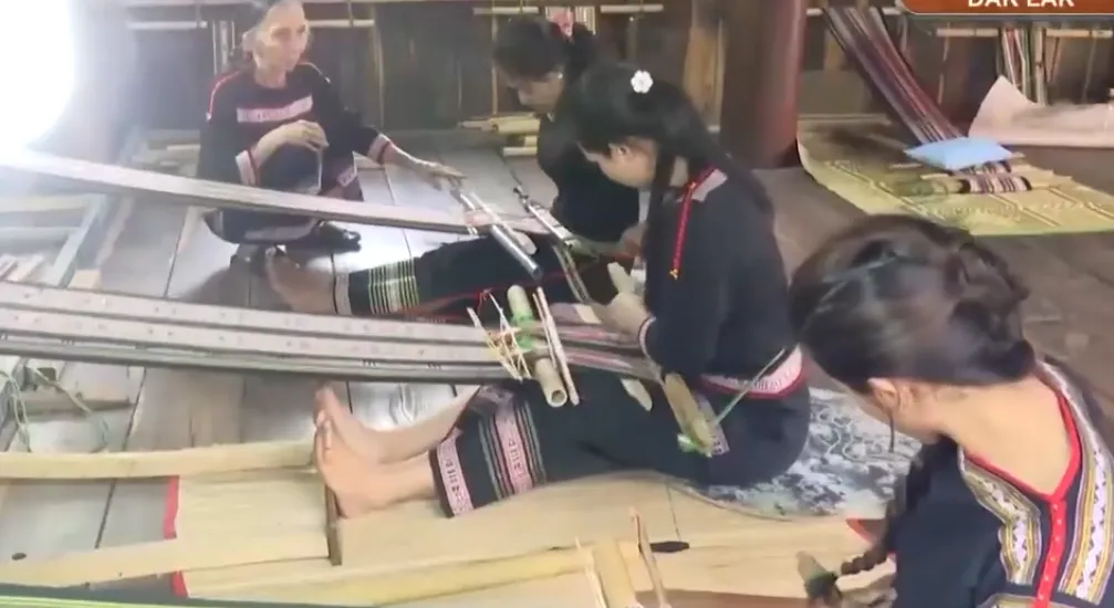 Sức sống mới của thổ cẩm &Ecirc; Đ&ecirc; giữa l&ograve;ng đại ng&agrave;n- Ảnh 6.