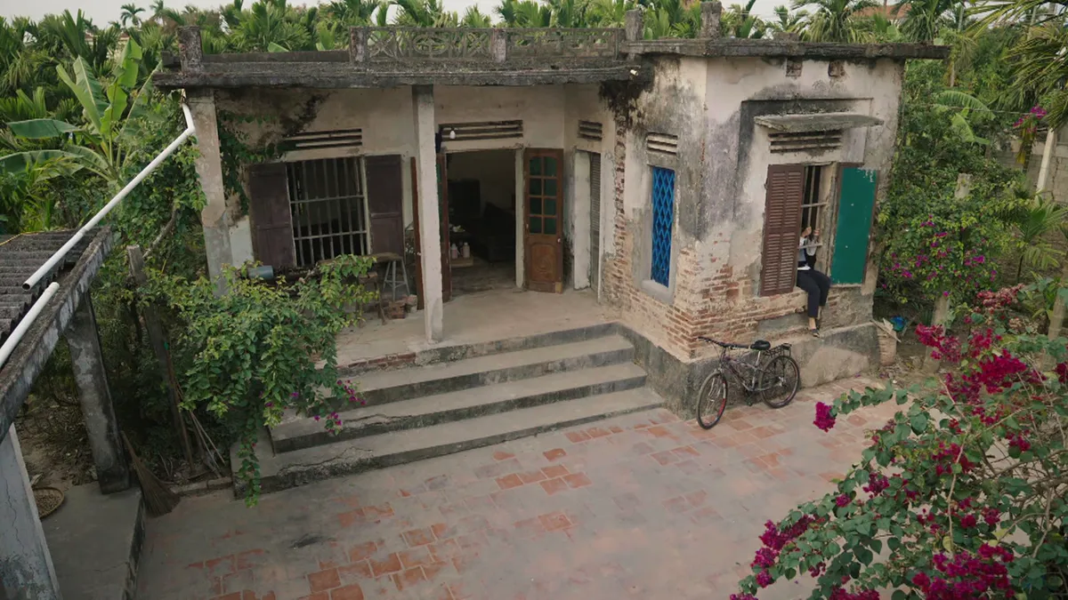 Bước chân vào đời - Tập 1: Chuyện tình của nữ nhân viên quán cà phê và vị khách đặc biệt- Ảnh 5. Bước chân vào đời - Tập 1: Chuyện tình của nữ nhân viên quán cà phê và vị khách đặc biệt- Ảnh 5.