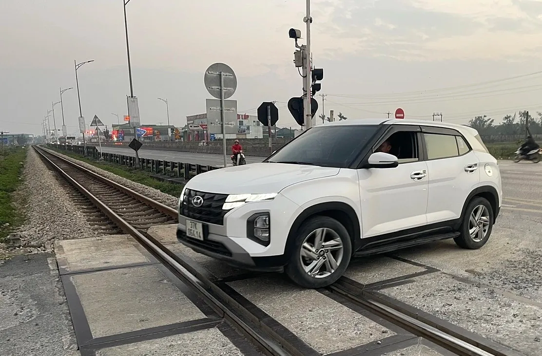 Ng&agrave;nh đường sắt ứng dụng c&ocirc;ng nghệ cảnh b&aacute;o từ xa: Từng bước x&oacute;a bỏ "điểm m&ugrave;" tại c&aacute;c giao cắt nguy hiểm - Ảnh 4.