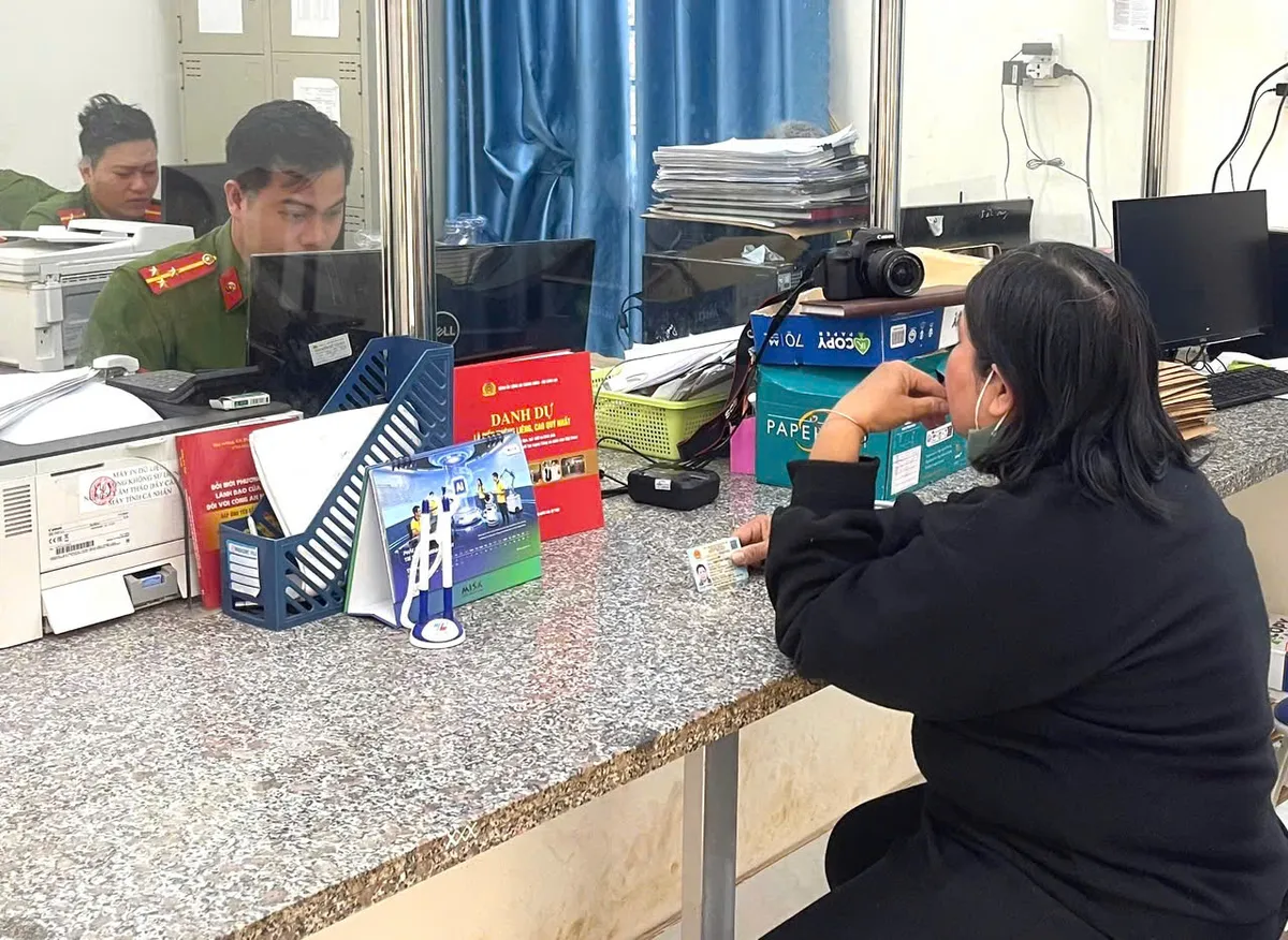 Lâm Đồng: Công an xã bắt nhịp công việc, tận tâm phục vụ Nhân dân ngay sau Tết - Ảnh 2.