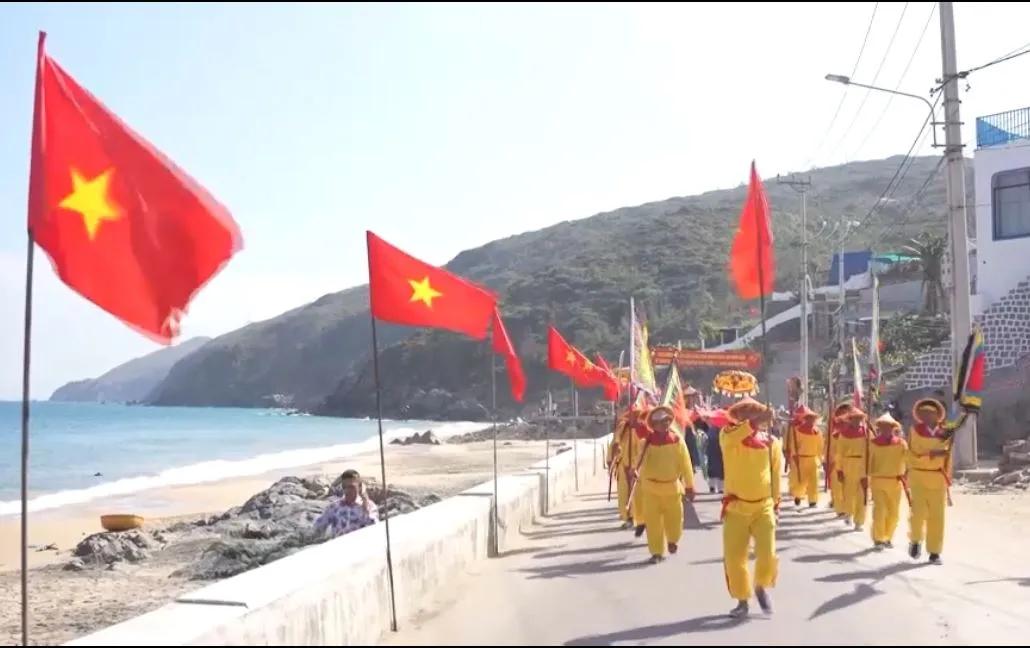 N&eacute;t đẹp văn h&oacute;a miền biển qua lễ hội Cầu ngư- Ảnh 2.