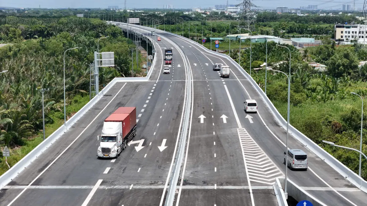 Hàng loạt tuyến cao tốc bùng nổ lưu lượng phương tiện dịp Tết Bính Ngọ - Ảnh 1.