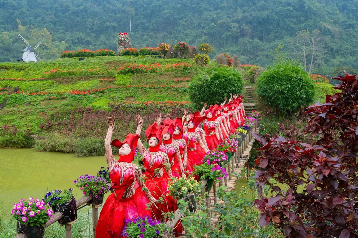 Du lịch Ninh B&igrave;nh khởi đầu một m&ugrave;a xu&acirc;n rực rỡ - Ảnh 5.