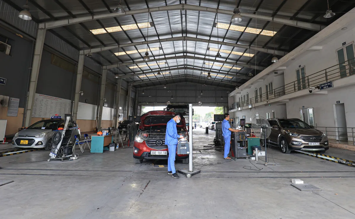 Gấp rút rà soát thiết bị và chạy thử phần mềm trước giờ G cấp đăng kiểm điện tử toàn quốc - Ảnh 1.