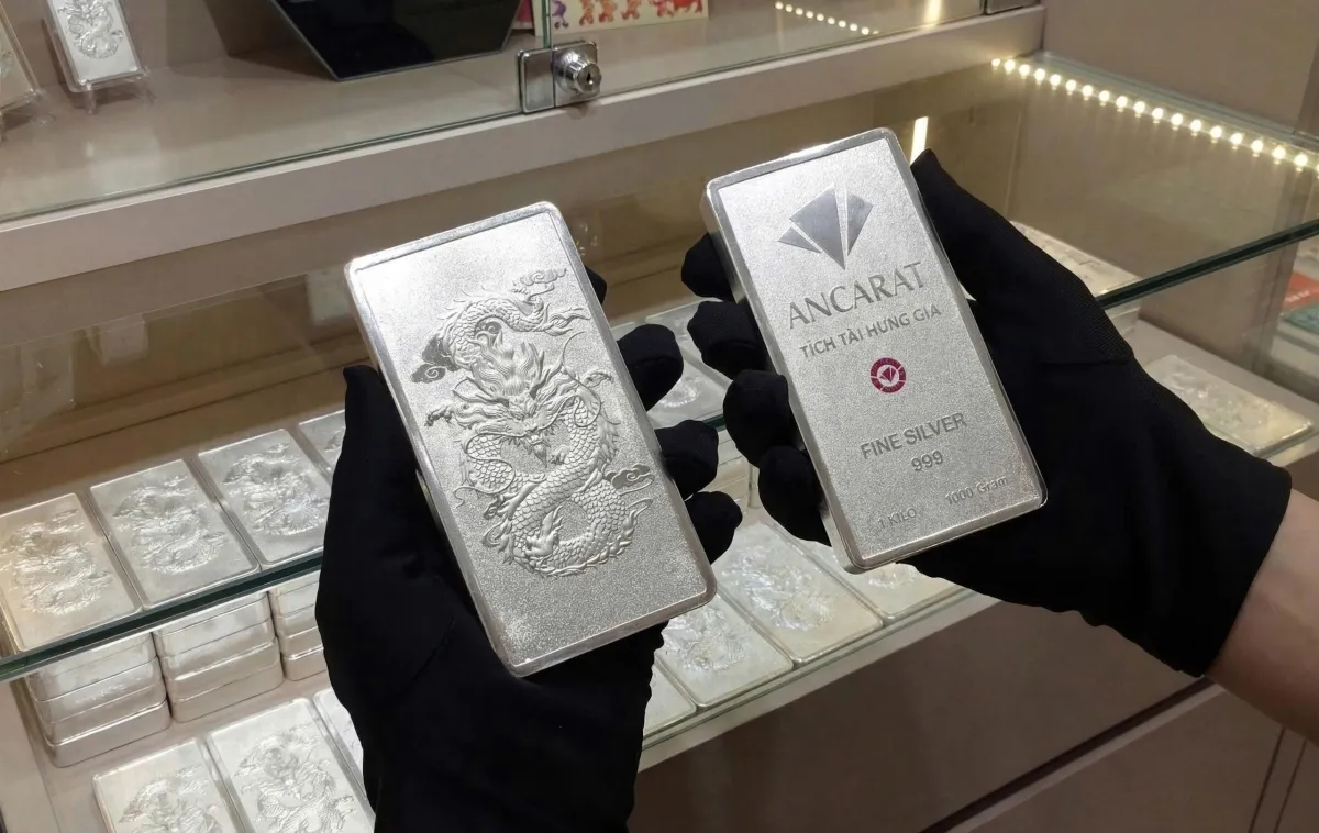Gi&aacute; bạc h&ocirc;m nay 25/2: Bạc trong nước v&agrave; thế giới c&ugrave;ng tăng- Ảnh 1.