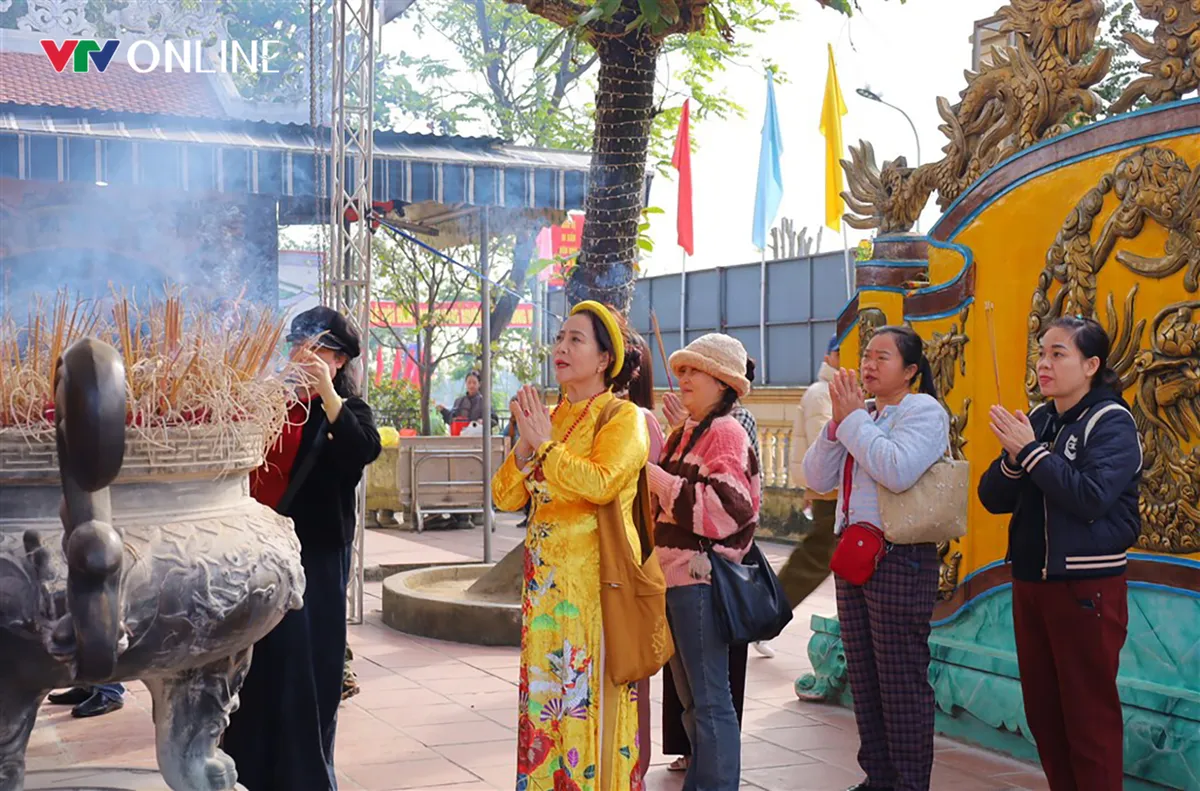 Nghệ An đón gần 370 nghìn lượt du khách trong dịp Tết Nguyên đán Bính Ngọ - Ảnh 1.