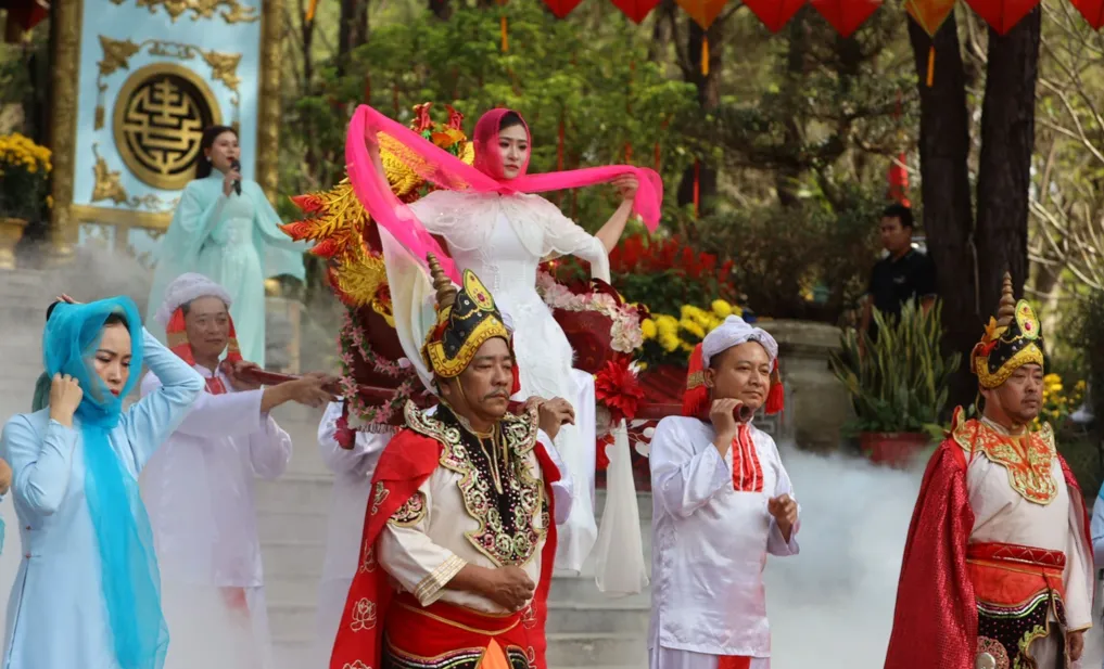 Th&agrave;nh phố Huế tổ chức lễ hội đền Huyền Tr&acirc;n, tri &acirc;n c&ocirc;ng ch&uacute;a mở c&otilde;i phương Nam- Ảnh 1.