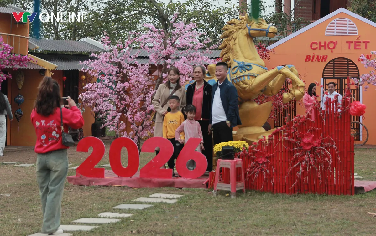 Nghệ An đón gần 370 nghìn lượt du khách trong dịp Tết Nguyên đán Bính Ngọ - Ảnh 3.