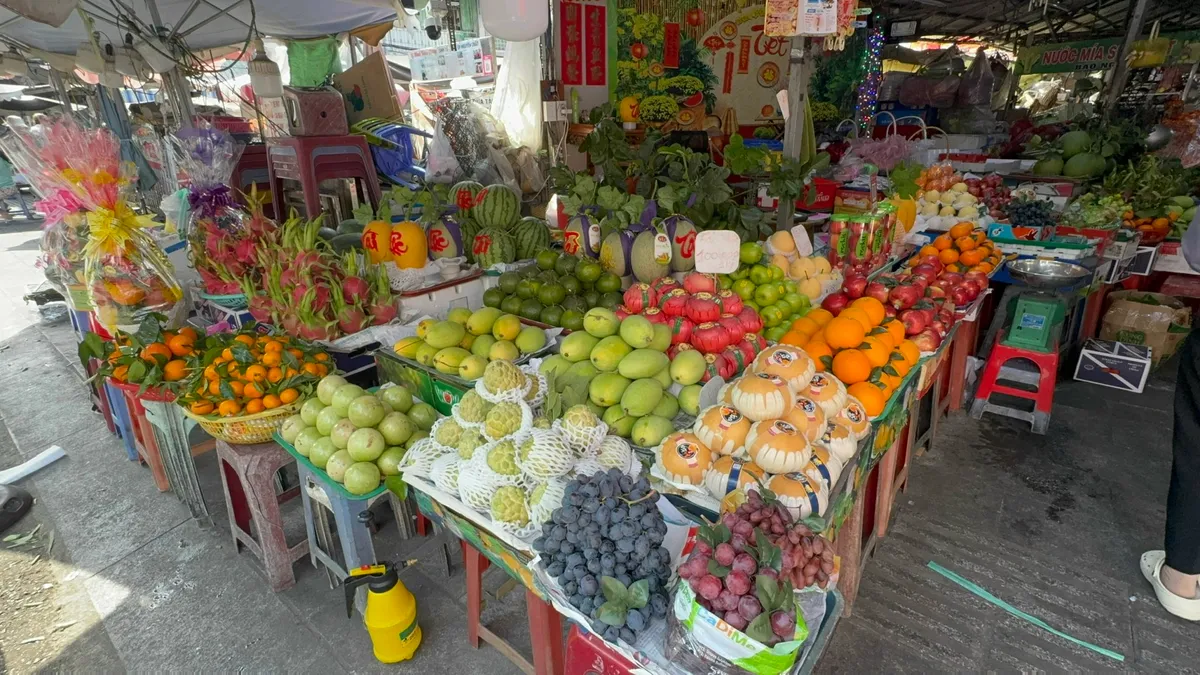 Một số mặt hàng cúng Thần Tài giá cao gấp đôi ngày thường- Ảnh 6. Một số mặt hàng cúng Thần Tài giá cao gấp đôi ngày thường- Ảnh 6.