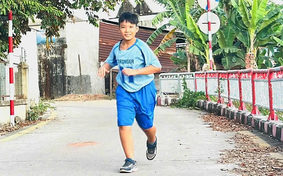 Đi bộ nhanh, chạy bộ không chỉ giúp kiểm soát cân nặng mà còn cải thiện sức khỏe tim mạch và tinh thần.