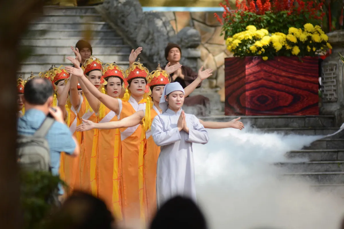 Huế khai hội đền Huyền Tr&acirc;n, tri &acirc;n bậc tiền nh&acirc;n mở c&otilde;i- Ảnh 2.
