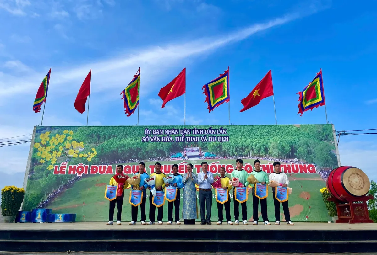 Rộn r&agrave;ng hội đua ngựa G&ograve; Th&igrave; Th&ugrave;ng: Kh&iacute; thế xu&acirc;n B&iacute;nh Ngọ 2026- Ảnh 1.