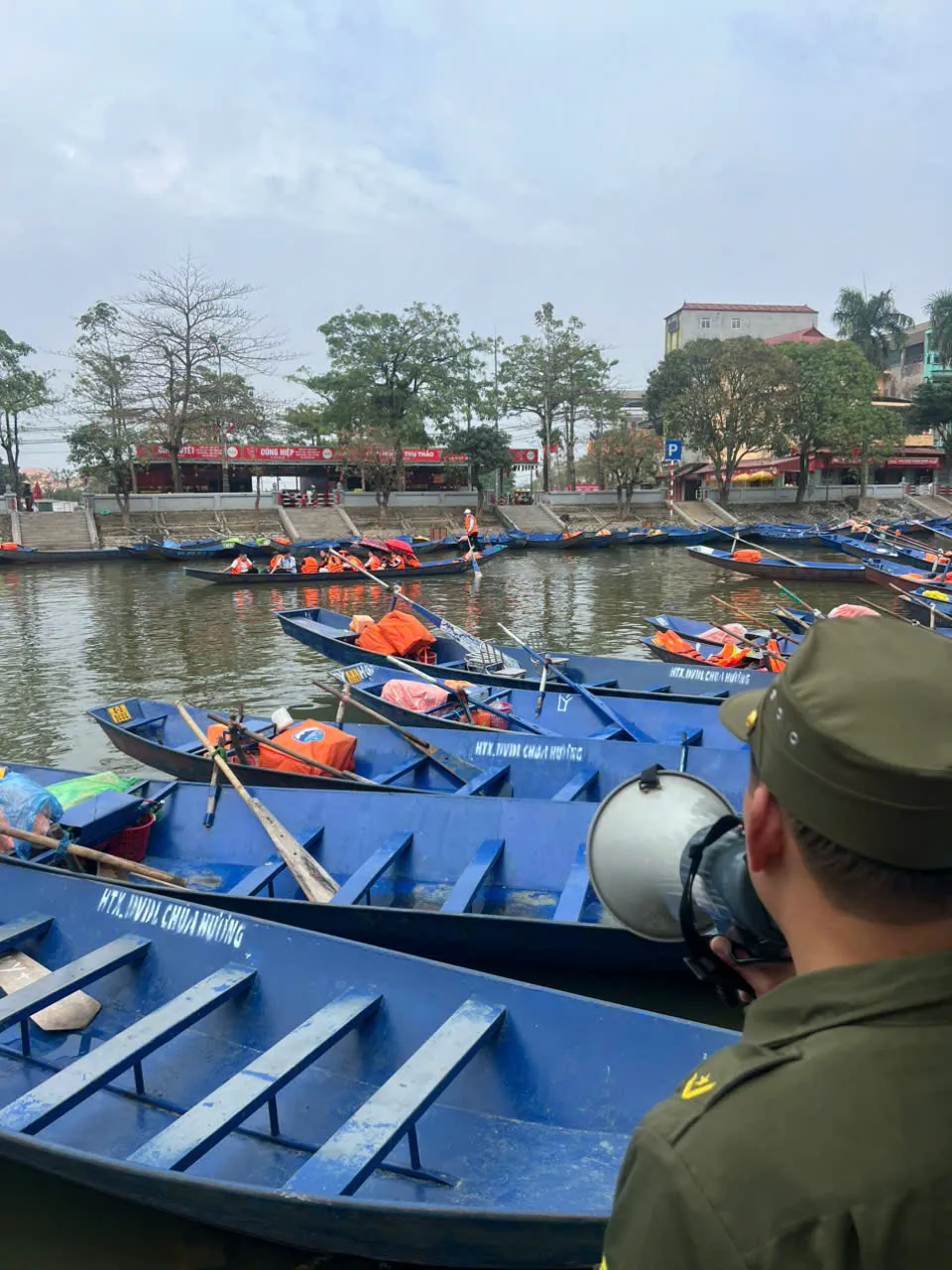 Ch&ugrave;a Hương 2026: Siết chặt an to&agrave;n đường thủy, ki&ecirc;n quyết đ&igrave;nh chỉ phương tiện vi phạm - Ảnh 1.