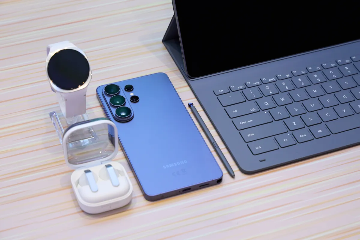 Samsung ra mắt Galaxy S26: C&ocirc;ng nghệ m&agrave;n h&igrave;nh chống nh&igrave;n trộm chủ động, t&iacute;ch hợp AI mạnh mẽ  - Ảnh 3.