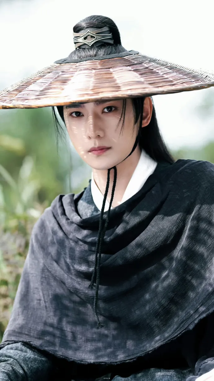 Dương Dương bị g&atilde;y tay vẫn đi l&agrave;m sớm - Ảnh 3.