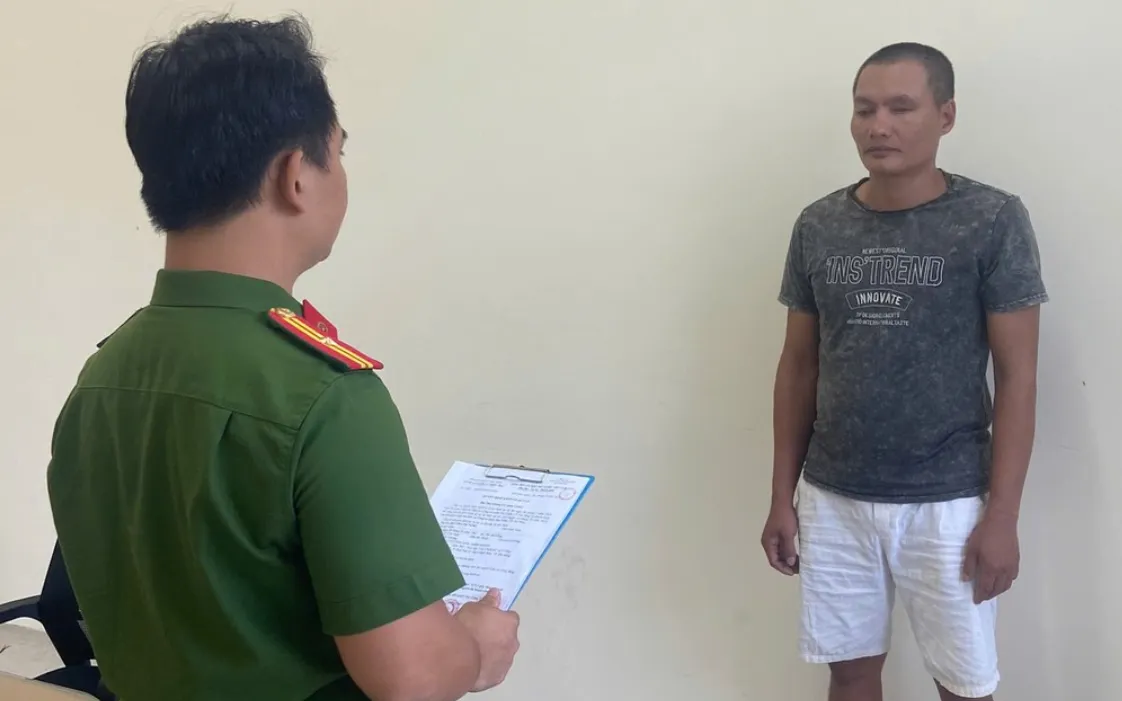 Cơ quan Công an tống đạt các quyết định đối với Đỗ Thanh Tùng 