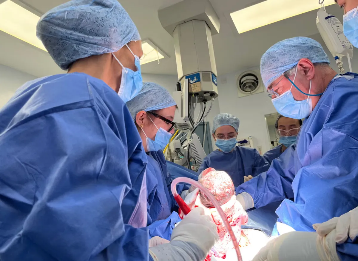 Anh ghi nhận ca sinh đầu ti&ecirc;n từ tử cung hiến tặng của người đ&atilde; qua đời- Ảnh 1.