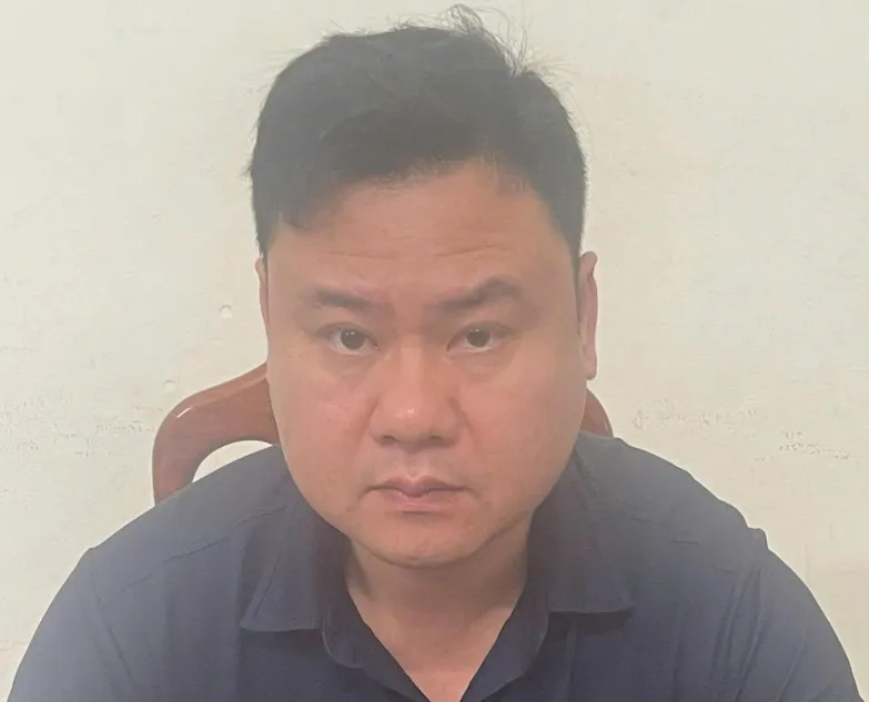 Khởi tố người đ&agrave;n &ocirc;ng điều th&ecirc;m &ocirc; t&ocirc; chặn xe ng&agrave;y m&ugrave;ng 2 Tết ở H&agrave; Tĩnh- Ảnh 2.