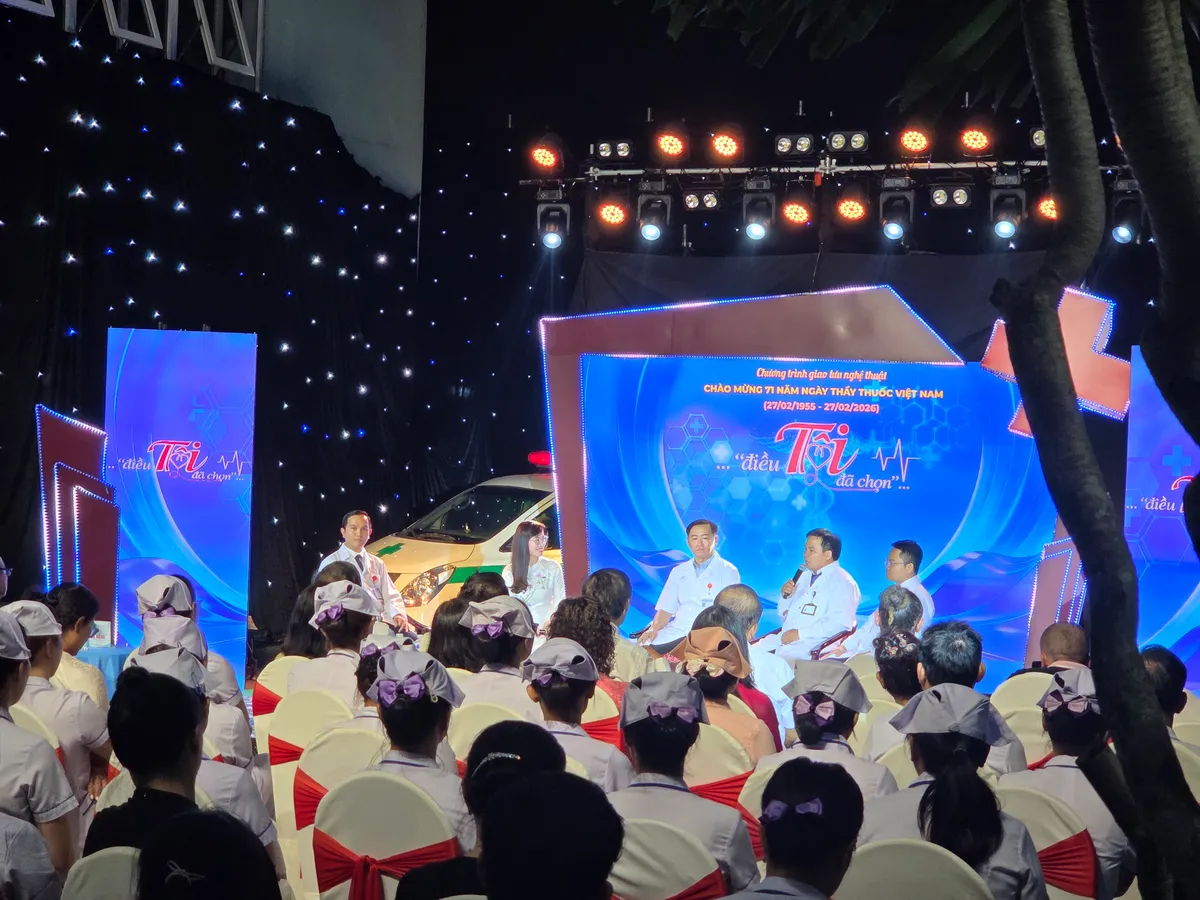 "Điều t&ocirc;i đ&atilde; chọn": Đ&ecirc;m giao lưu - nghệ thuật v&agrave; những c&acirc;u chuyện cảm động về nghề y- Ảnh 1.