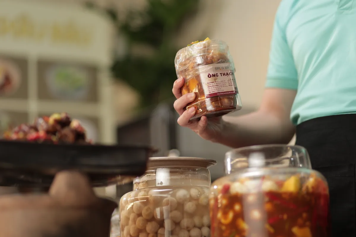 &lsquo;Nh&agrave; ba t&ocirc;i một ph&ograve;ng&rsquo; g&acirc;y tranh c&atilde;i vẫn chạm mốc trăm tỷ - Ảnh 2.