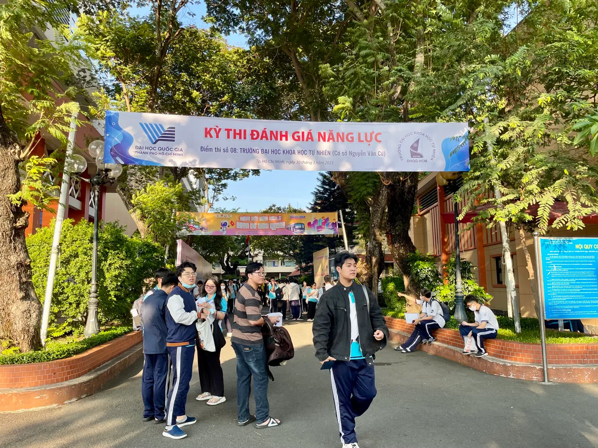 Gần 140.000 th&iacute; sinh đăng k&yacute; dự thi đợt 1 kỳ Đ&aacute;nh gi&aacute; năng lực Đại học Quốc gia TP Hồ Ch&iacute; Minh - Ảnh 1.