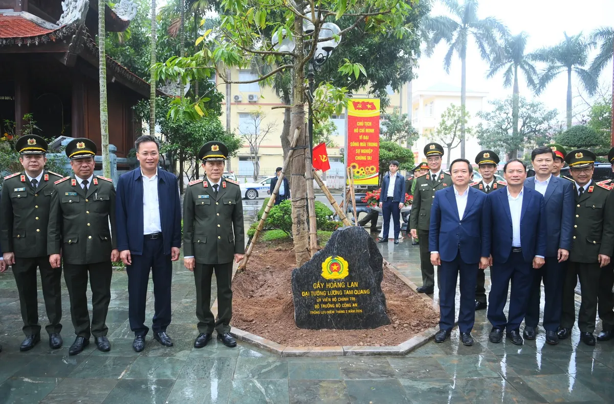 Đại tướng Lương Tam Quang: Hưng Y&ecirc;n phải sớm vươn l&ecirc;n trở th&agrave;nh cực tăng trưởng kinh tế ph&iacute;a Bắc - Ảnh 2.