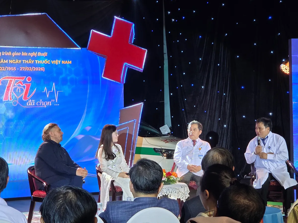 "Điều t&ocirc;i đ&atilde; chọn": Đ&ecirc;m giao lưu - nghệ thuật v&agrave; những c&acirc;u chuyện cảm động về nghề y- Ảnh 3.