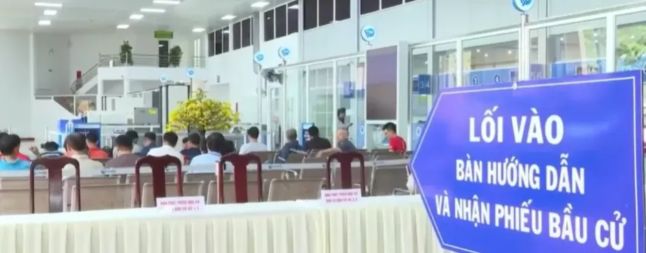 TP Hồ Chí Minh tổ chức bầu cử sớm cho hơn 4.500 cử tri làm việc ngoài khơi- Ảnh 1. TP Hồ Chí Minh tổ chức bầu cử sớm cho hơn 4.500 cử tri làm việc ngoài khơi- Ảnh 1.