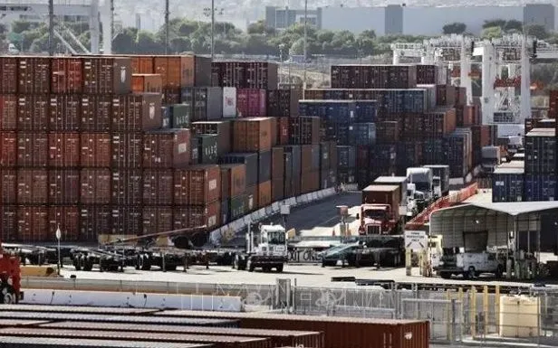 Quang cảnh cảng hàng hóa ở Los Angeles, California, Mỹ. Ảnh: THX/TTXVN
