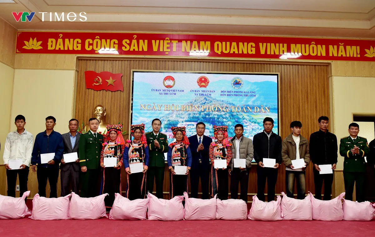 Lai Ch&acirc;u: Ng&agrave;y hội Bi&ecirc;n ph&ograve;ng to&agrave;n d&acirc;n gắn với tuy&ecirc;n truyền về ng&agrave;y hội non s&ocirc;ng tại x&atilde; Thu Lũm - Ảnh 5.